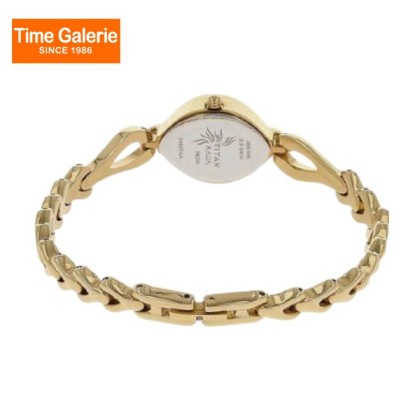 Titan Raga Flora 2455YM01 Silver Dial Metal Strap Quartz Women's Watch Titan Raga Flora 2455YM01 Silver Dial Metal Strap Quartz Women's Watch